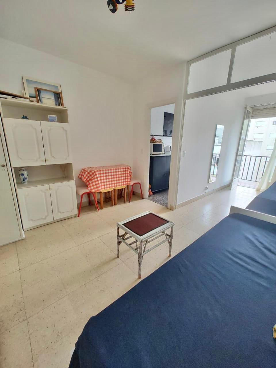 A Dos Cuadras Del Mar Y De Guemes Apartamento
